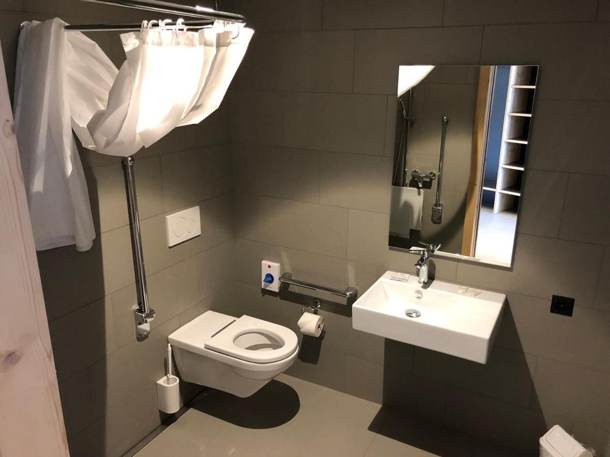 Catrina Hostel Дизентис Екстериор снимка