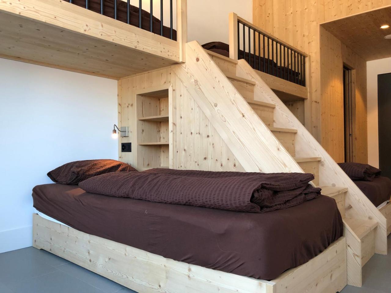 Catrina Hostel Дизентис Екстериор снимка