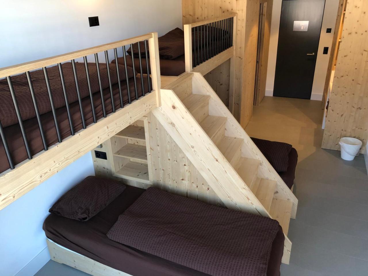 Catrina Hostel Дизентис Екстериор снимка