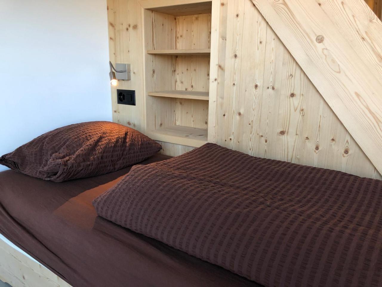 Catrina Hostel Дизентис Екстериор снимка